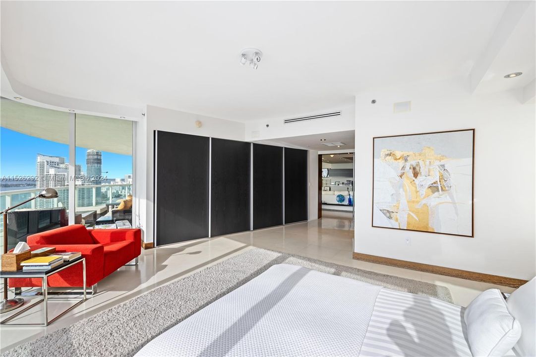 Active With Contract: $8,900,000 (3 beds, 3 baths, 3365 Square Feet)