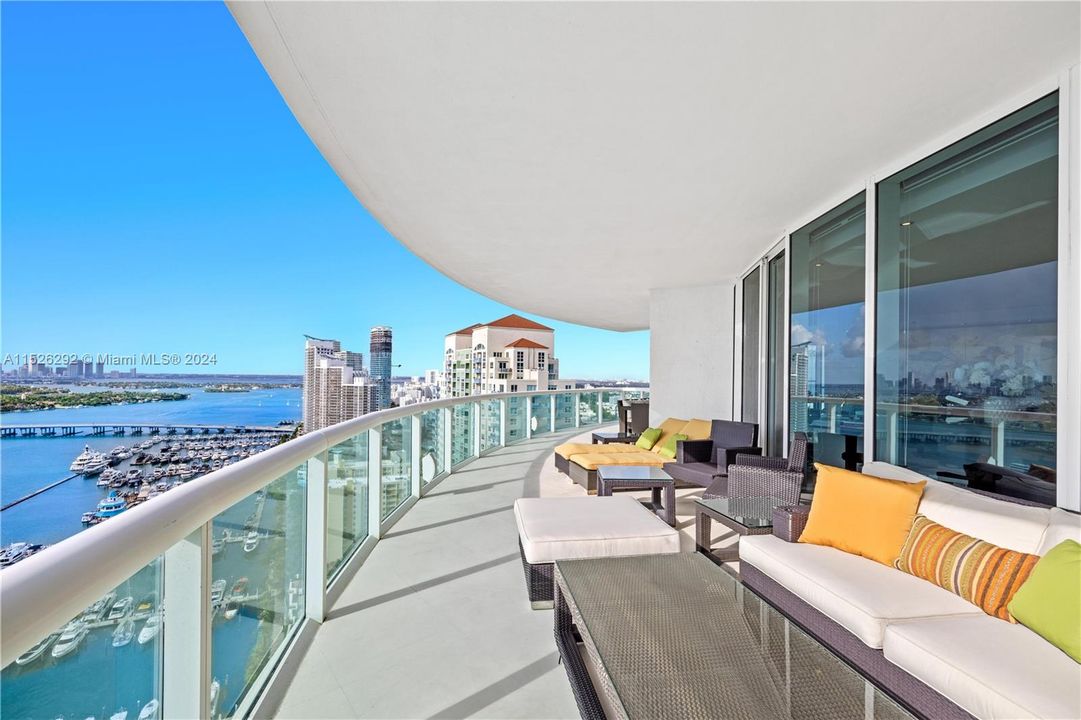 Active With Contract: $8,900,000 (3 beds, 3 baths, 3365 Square Feet)