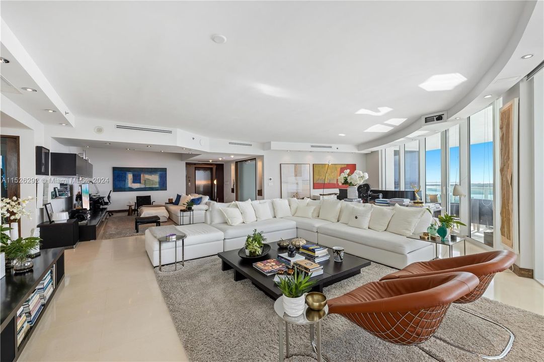 Active With Contract: $8,900,000 (3 beds, 3 baths, 3365 Square Feet)