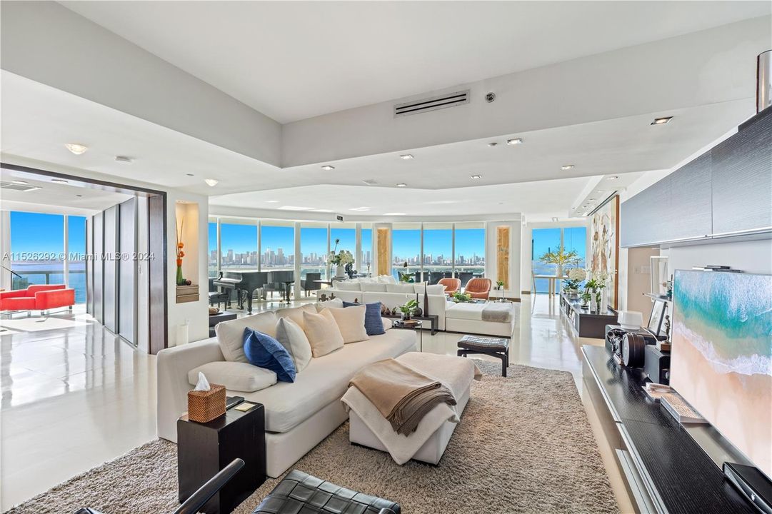 Active With Contract: $8,900,000 (3 beds, 3 baths, 3365 Square Feet)