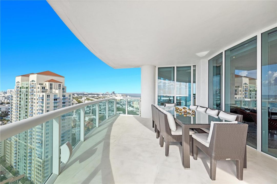 Active With Contract: $8,900,000 (3 beds, 3 baths, 3365 Square Feet)