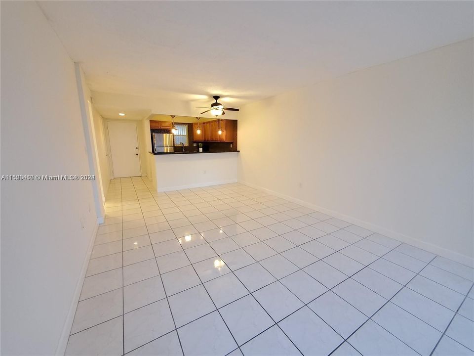 Recently Rented: $2,195 (1 beds, 1 baths, 728 Square Feet)