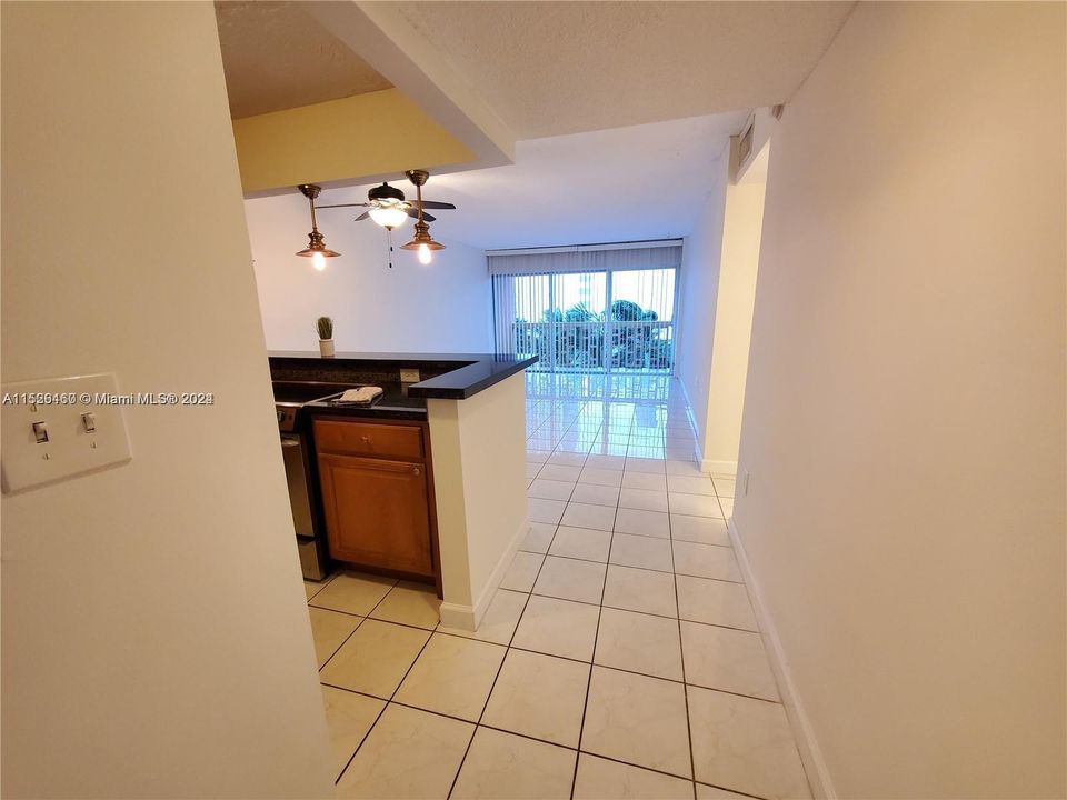 Recently Rented: $2,195 (1 beds, 1 baths, 728 Square Feet)