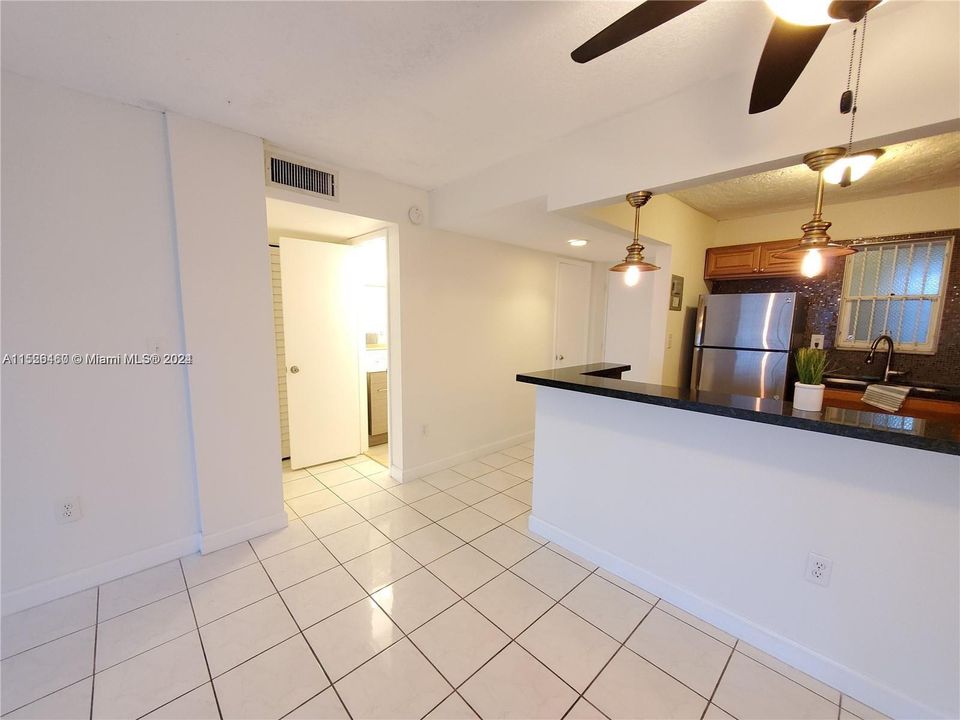 Recently Rented: $2,195 (1 beds, 1 baths, 728 Square Feet)