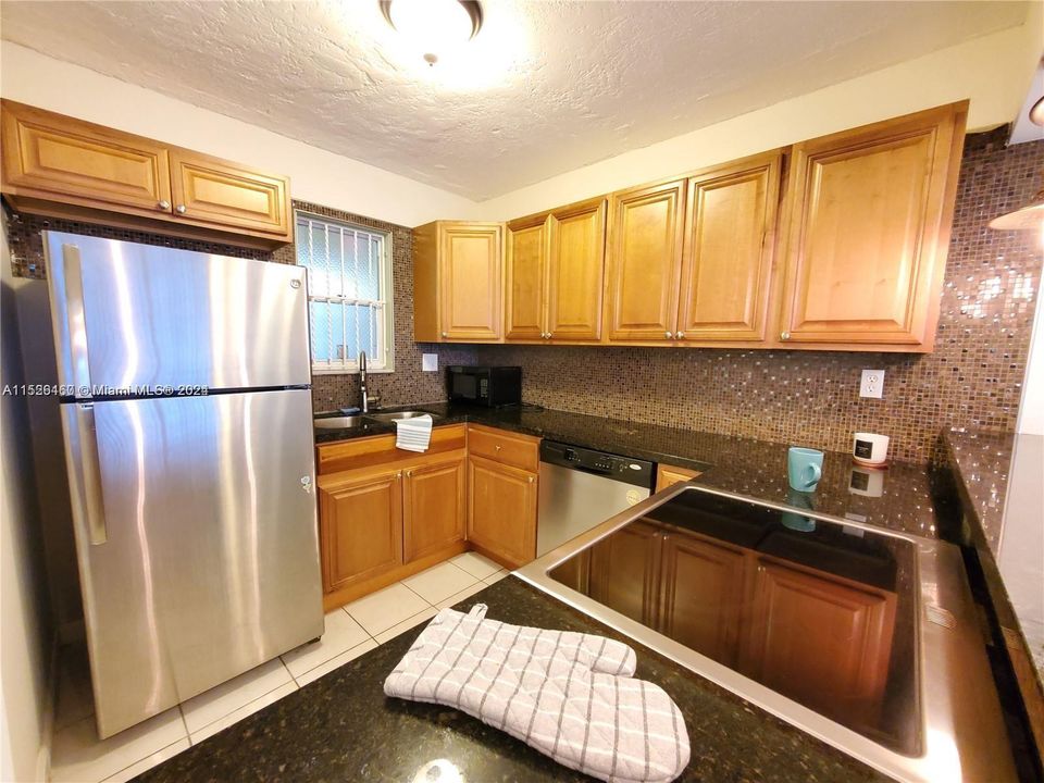 Recently Rented: $2,195 (1 beds, 1 baths, 728 Square Feet)