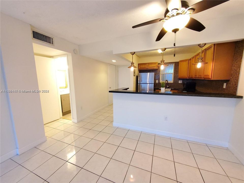 Recently Rented: $2,195 (1 beds, 1 baths, 728 Square Feet)