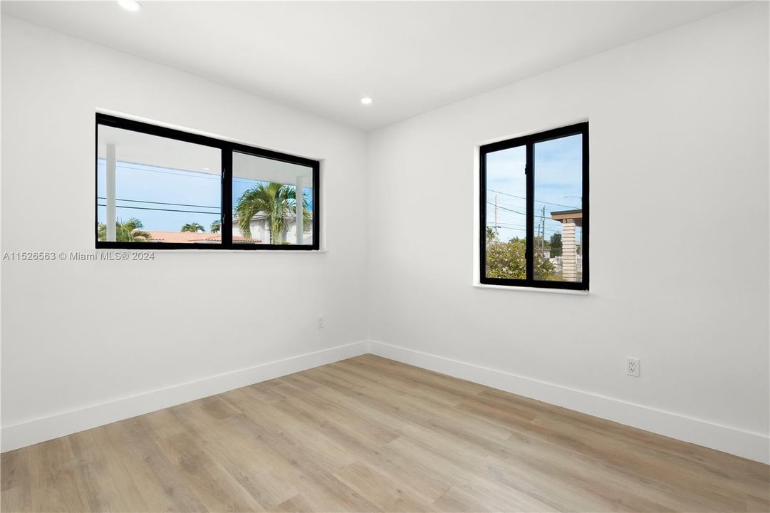 Recently Sold: $715,000 (3 beds, 2 baths, 1548 Square Feet)