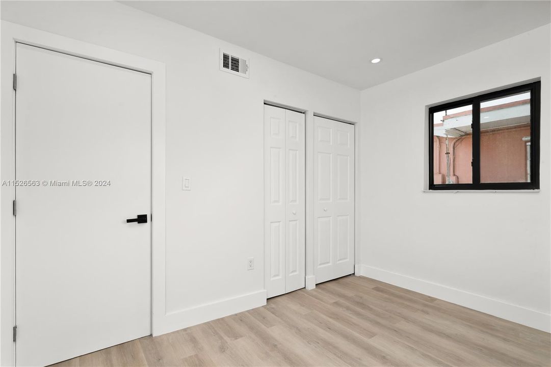 Recently Sold: $715,000 (3 beds, 2 baths, 1548 Square Feet)