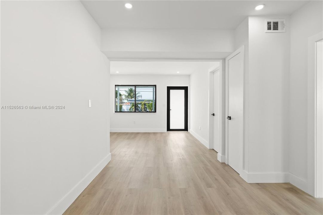 Recently Sold: $715,000 (3 beds, 2 baths, 1548 Square Feet)