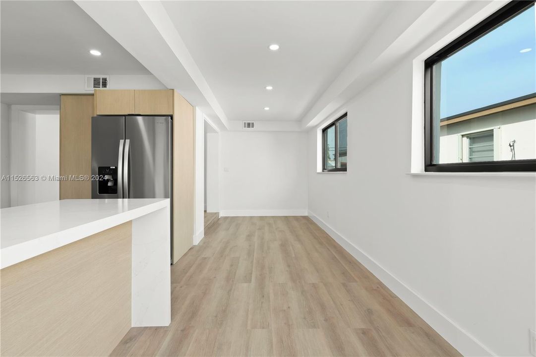 Recently Sold: $715,000 (3 beds, 2 baths, 1548 Square Feet)