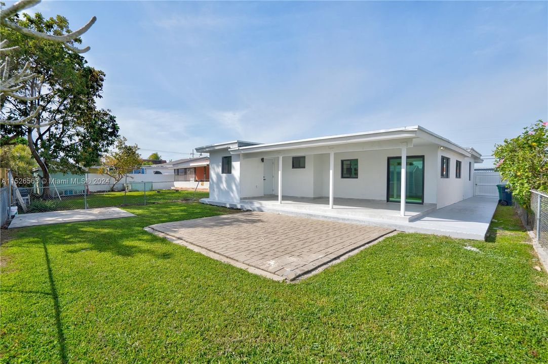 Recently Sold: $715,000 (3 beds, 2 baths, 1548 Square Feet)