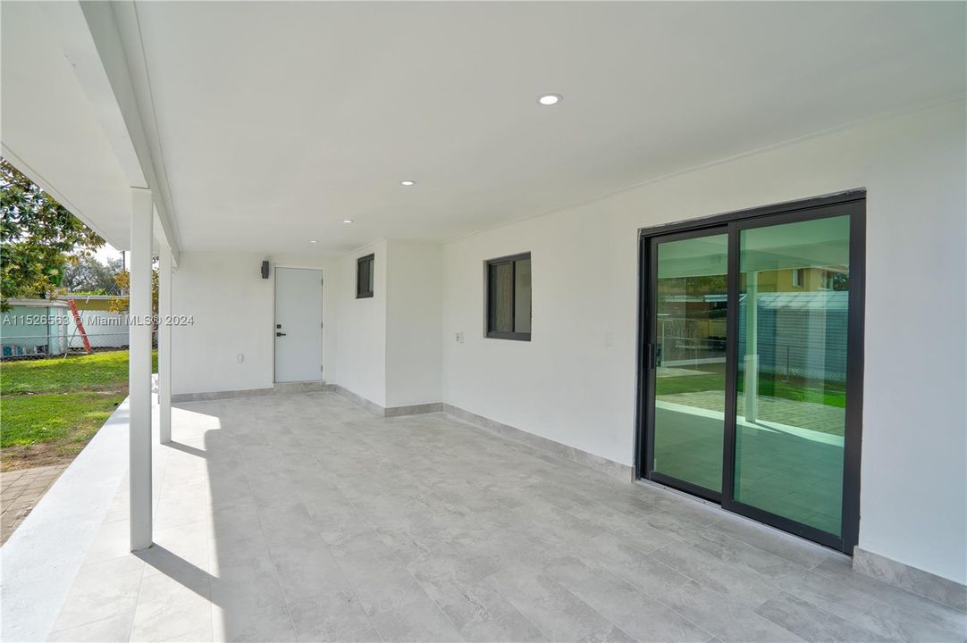 Recently Sold: $715,000 (3 beds, 2 baths, 1548 Square Feet)