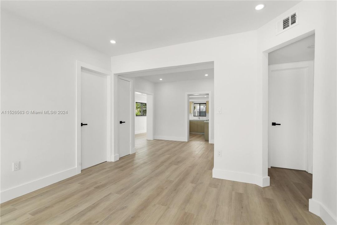 Recently Sold: $715,000 (3 beds, 2 baths, 1548 Square Feet)