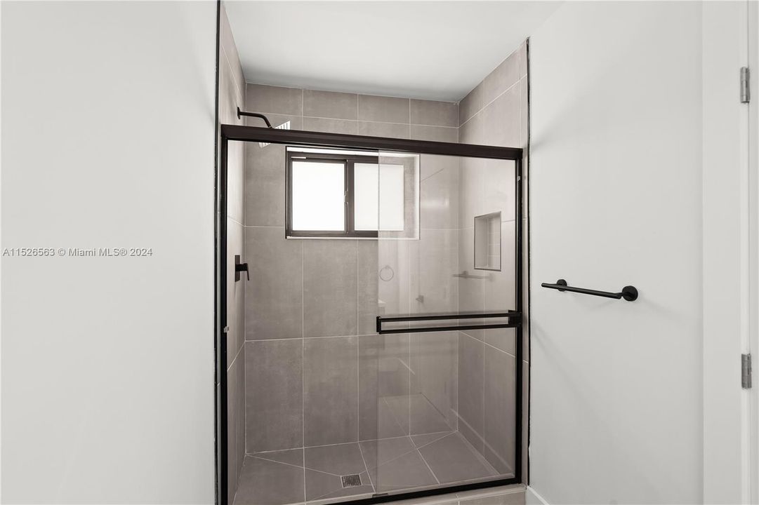 Recently Sold: $715,000 (3 beds, 2 baths, 1548 Square Feet)