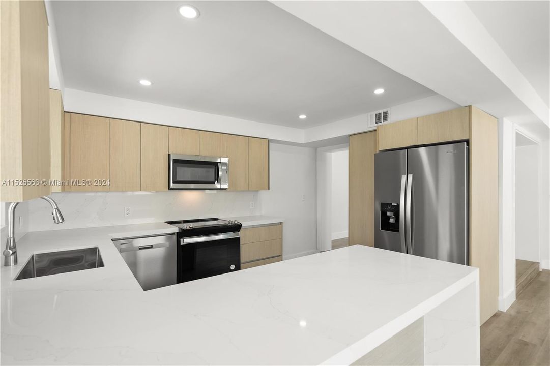 Recently Sold: $715,000 (3 beds, 2 baths, 1548 Square Feet)