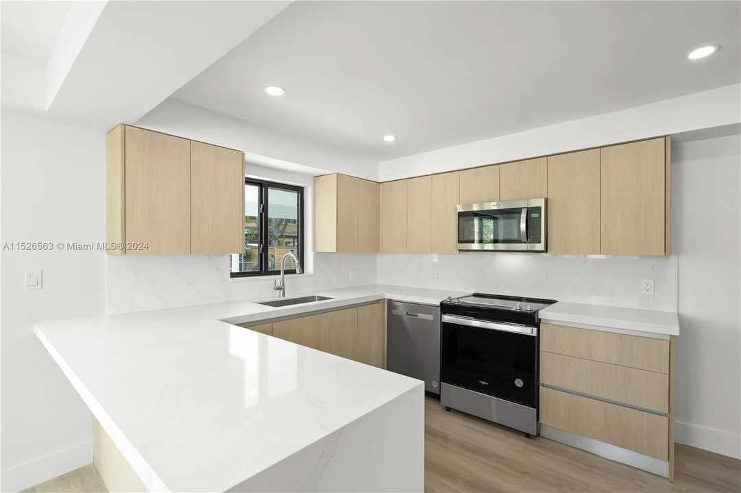 Recently Sold: $715,000 (3 beds, 2 baths, 1548 Square Feet)