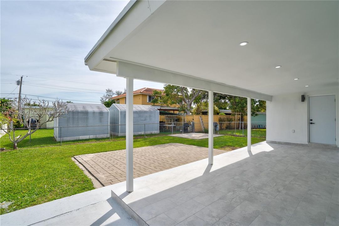 Recently Sold: $715,000 (3 beds, 2 baths, 1548 Square Feet)