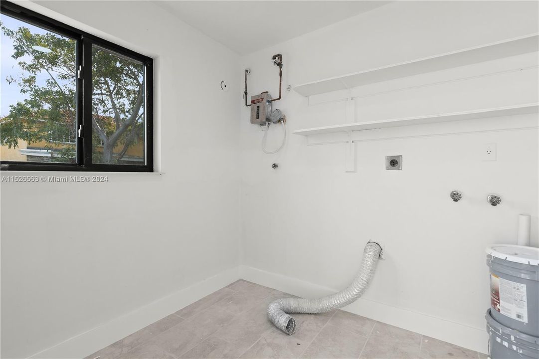 Recently Sold: $715,000 (3 beds, 2 baths, 1548 Square Feet)