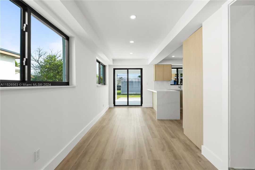 Recently Sold: $715,000 (3 beds, 2 baths, 1548 Square Feet)
