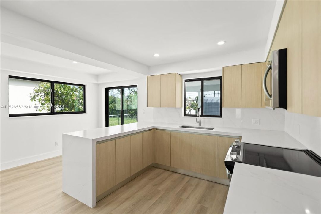 Recently Sold: $715,000 (3 beds, 2 baths, 1548 Square Feet)