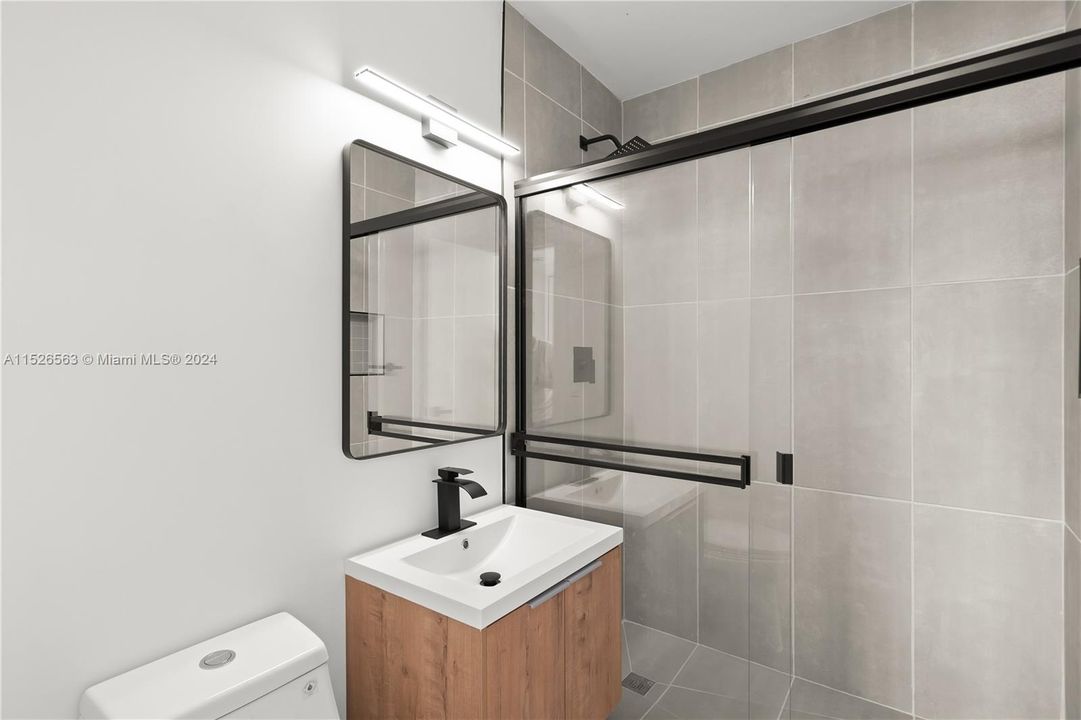 Recently Sold: $715,000 (3 beds, 2 baths, 1548 Square Feet)