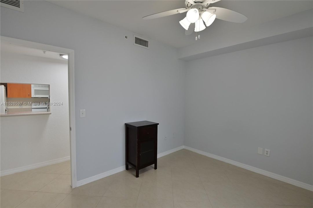 Active With Contract: $244,900 (1 beds, 1 baths, 580 Square Feet)