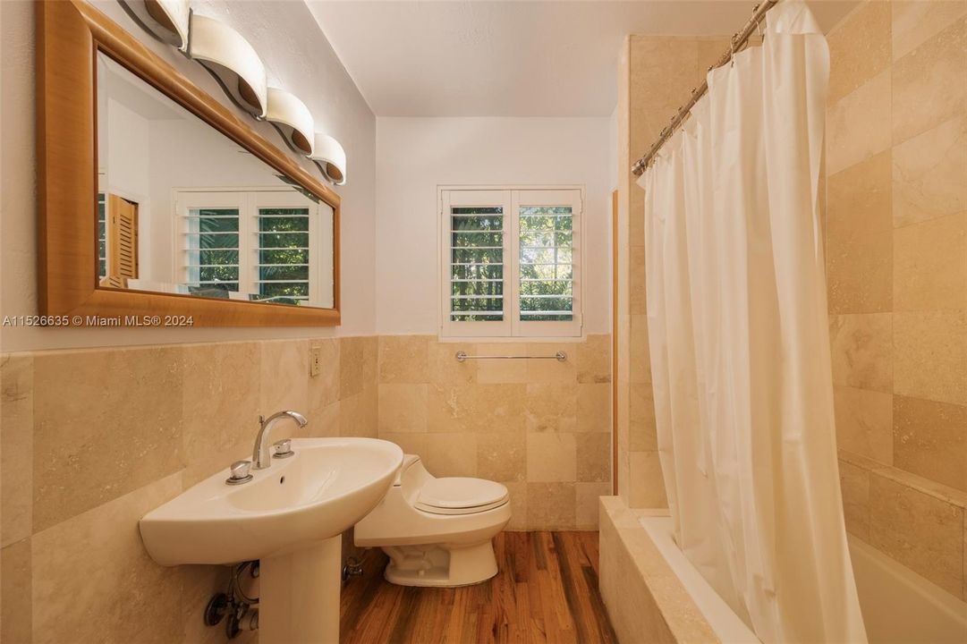 Recently Sold: $4,250,000 (3 beds, 2 baths, 2050 Square Feet)