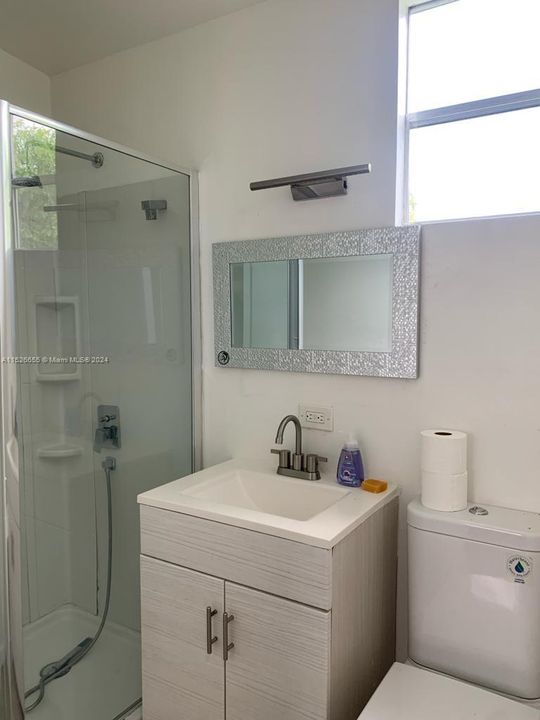 Active With Contract: $1,400 (1 beds, 1 baths, 968 Square Feet)