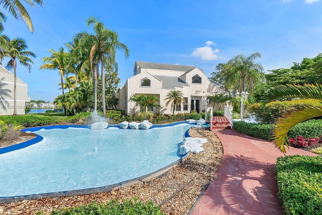 Recently Sold: $169,000 (2 beds, 2 baths, 1096 Square Feet)