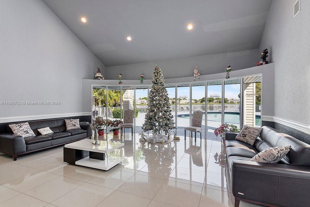 Recently Sold: $169,000 (2 beds, 2 baths, 1096 Square Feet)