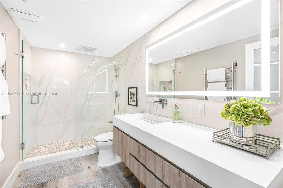 Recently Rented: $3,900 (2 beds, 2 baths, 1104 Square Feet)