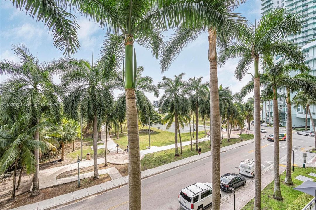 Recently Rented: $3,900 (2 beds, 2 baths, 1104 Square Feet)