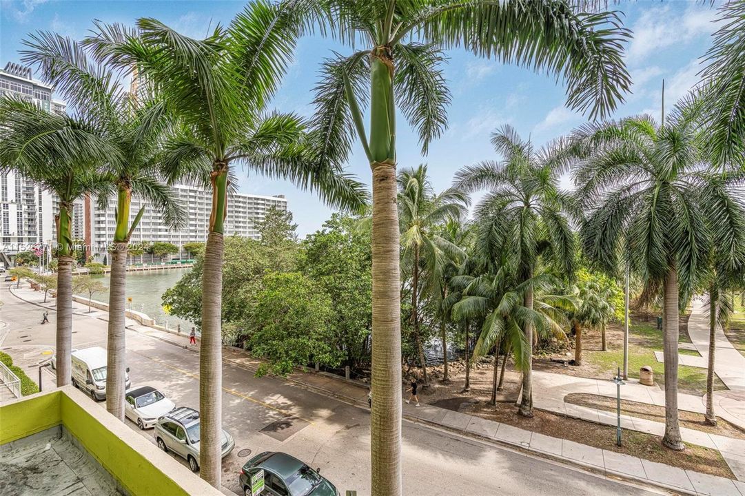 Recently Rented: $3,900 (2 beds, 2 baths, 1104 Square Feet)