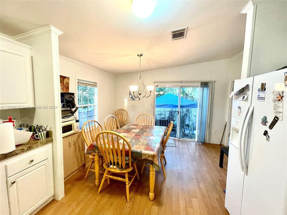 Vendido Recientemente: $270,000 (3 camas, 2 baños, 1248 Pies cuadrados)