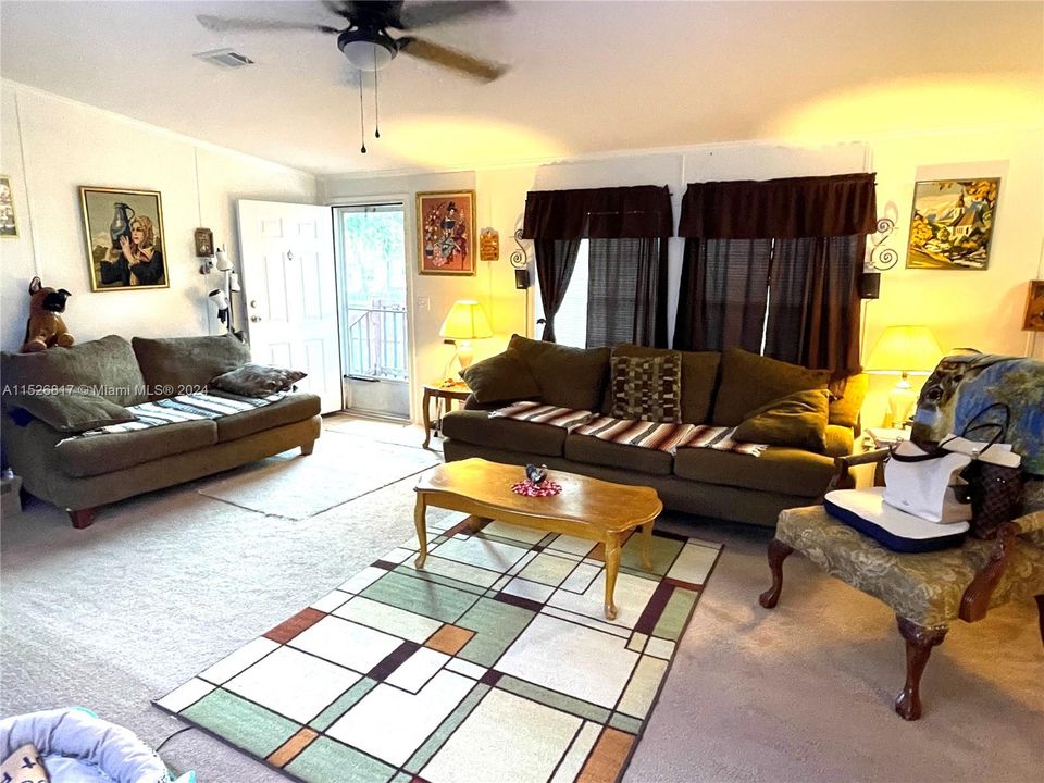 Vendido Recientemente: $270,000 (3 camas, 2 baños, 1248 Pies cuadrados)