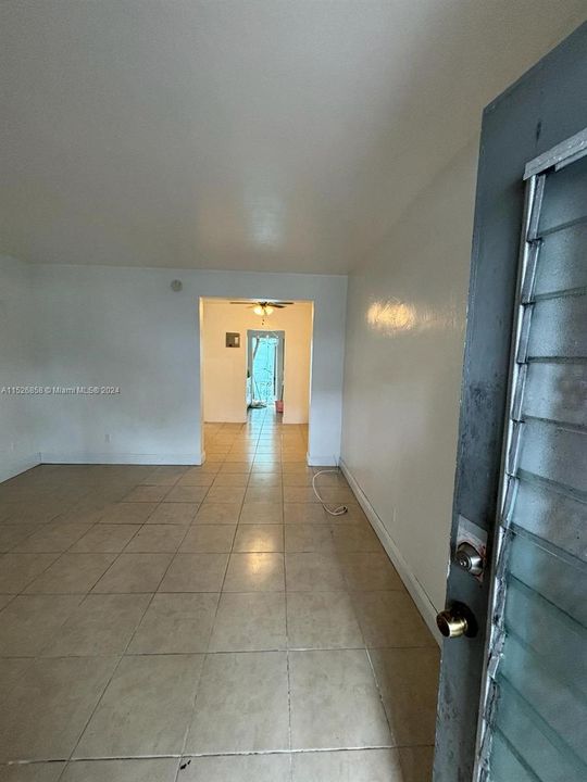 Active With Contract: $195,000 (0 beds, 1 baths, 445 Square Feet)