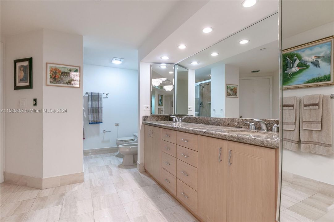 Recently Sold: $765,000 (2 beds, 2 baths, 1936 Square Feet)