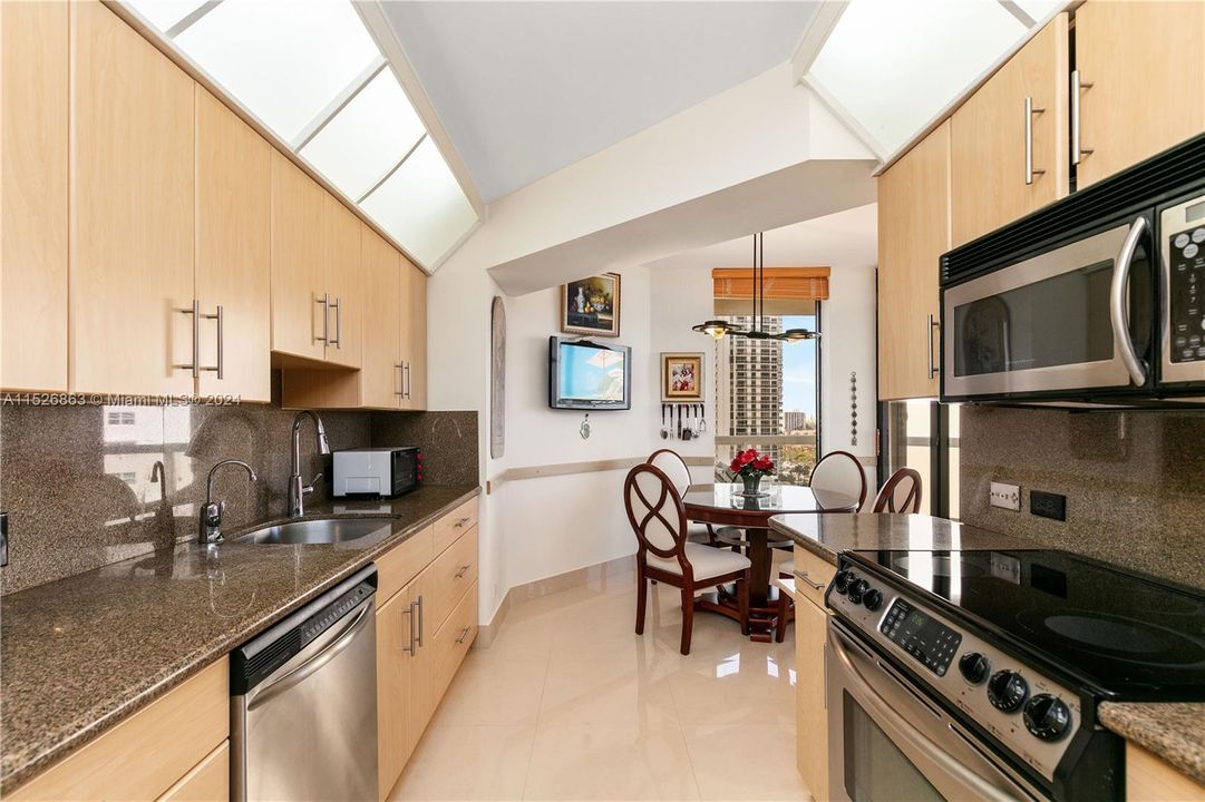 Recently Sold: $765,000 (2 beds, 2 baths, 1936 Square Feet)