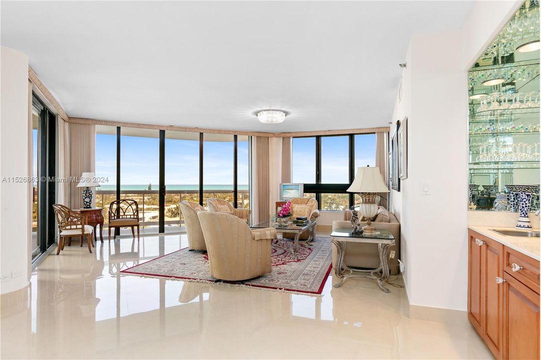 Recently Sold: $765,000 (2 beds, 2 baths, 1936 Square Feet)