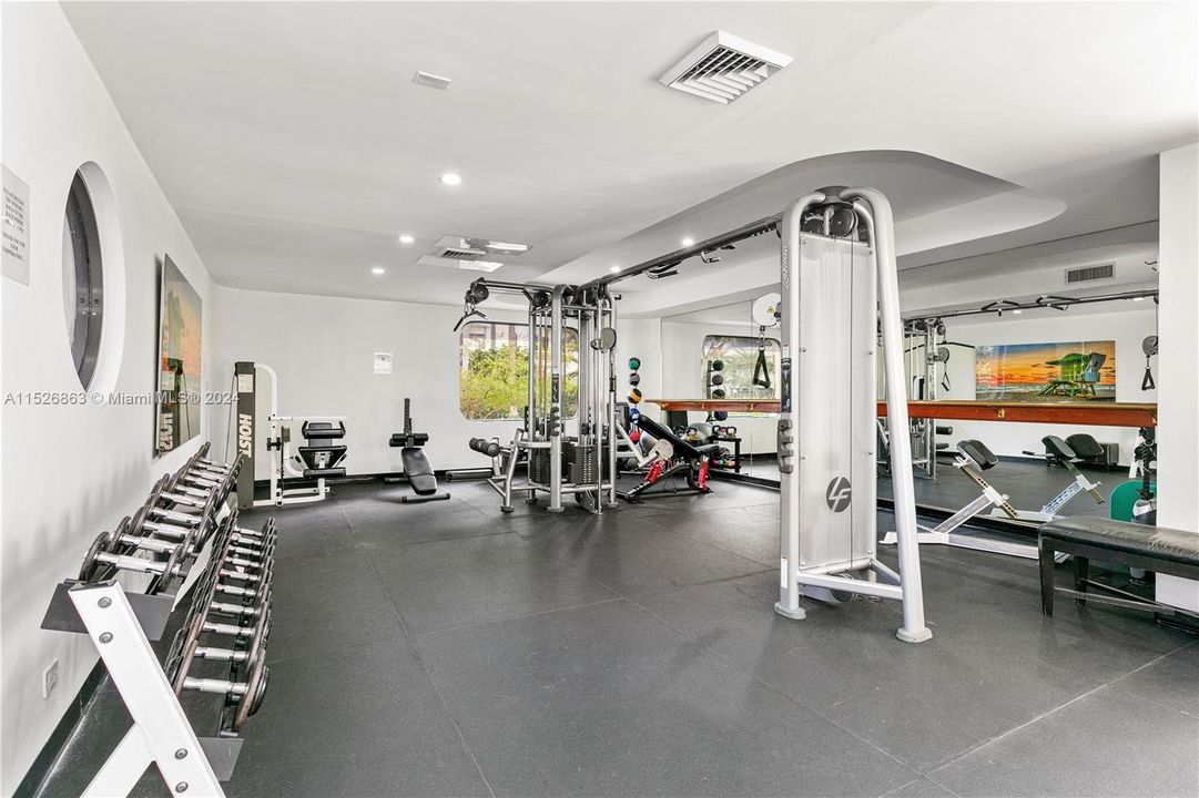 Recently Sold: $765,000 (2 beds, 2 baths, 1936 Square Feet)