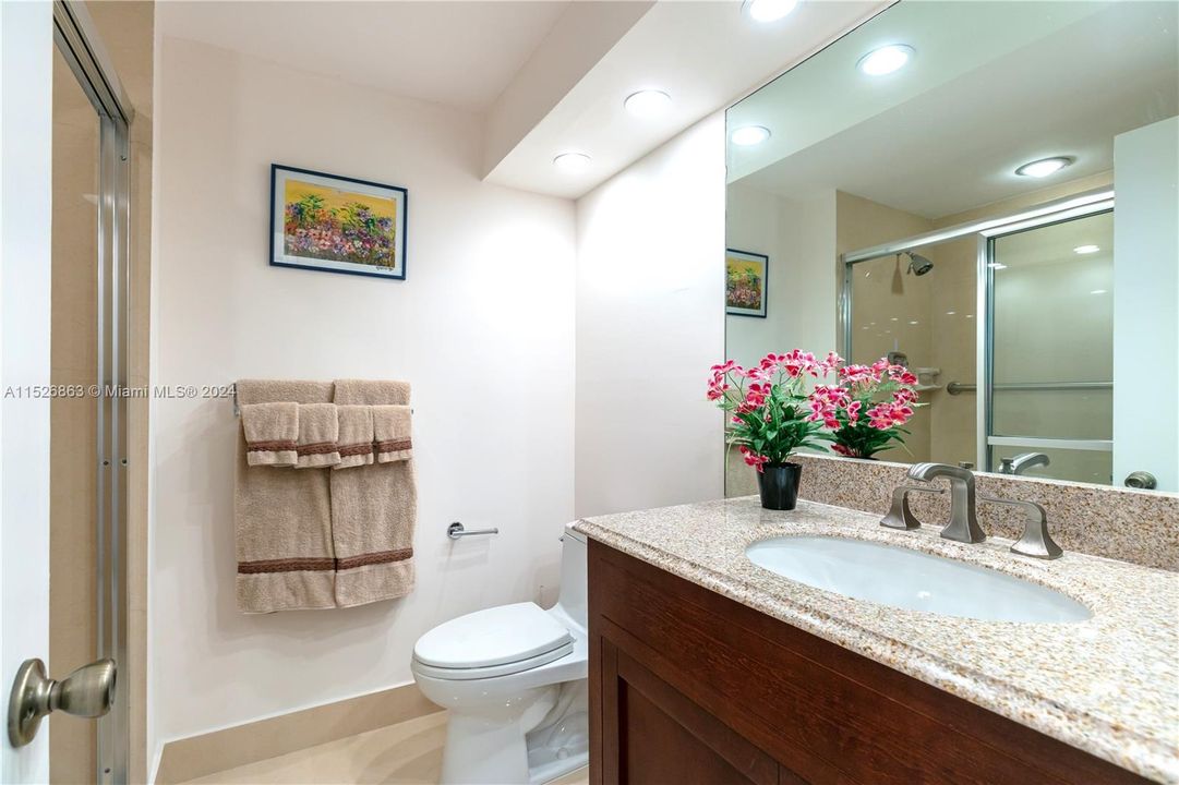 Recently Sold: $765,000 (2 beds, 2 baths, 1936 Square Feet)