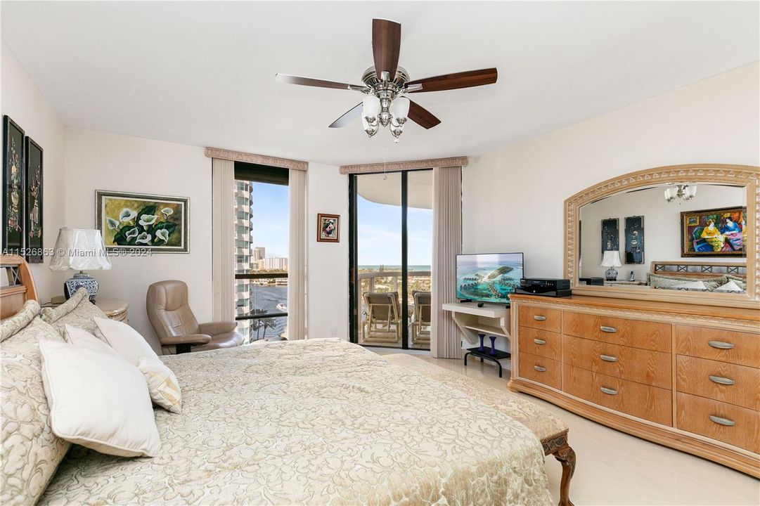 Recently Sold: $765,000 (2 beds, 2 baths, 1936 Square Feet)