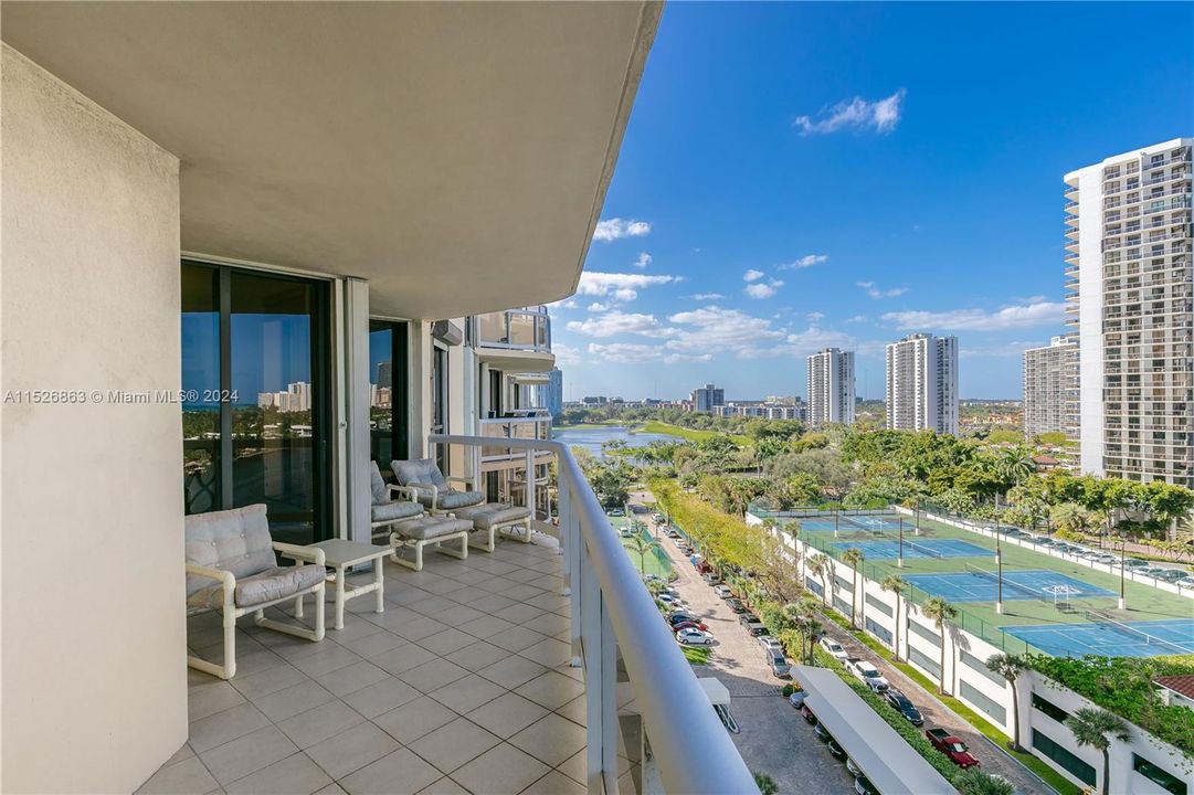 Recently Sold: $765,000 (2 beds, 2 baths, 1936 Square Feet)