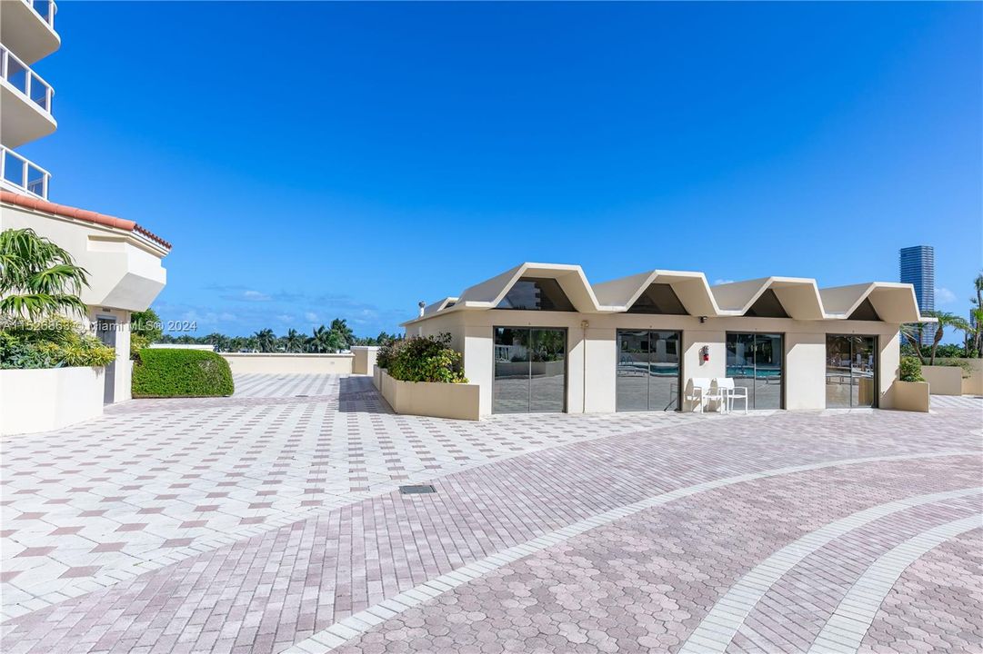 Recently Sold: $765,000 (2 beds, 2 baths, 1936 Square Feet)