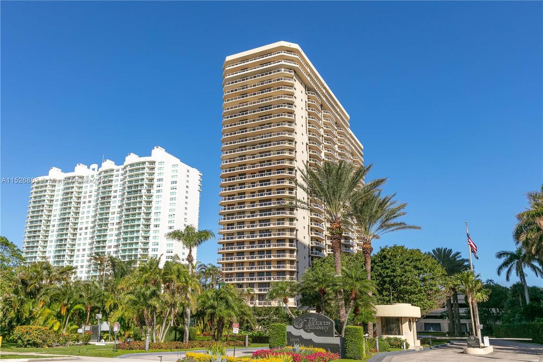 Recently Sold: $765,000 (2 beds, 2 baths, 1936 Square Feet)