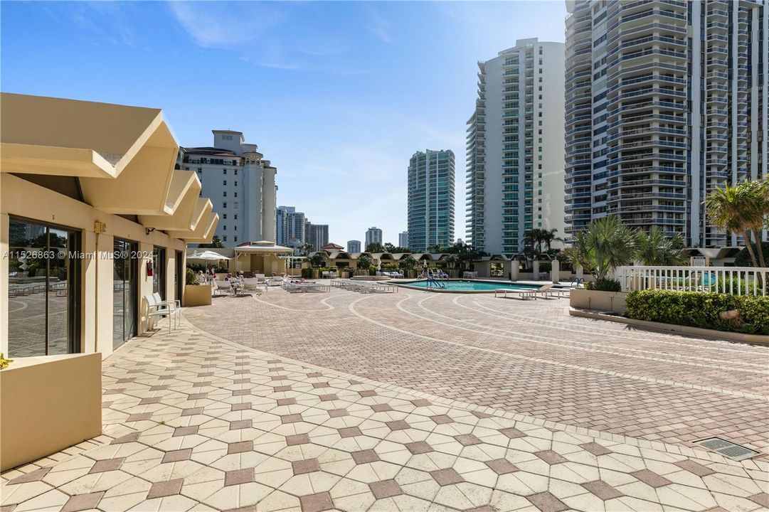 Recently Sold: $765,000 (2 beds, 2 baths, 1936 Square Feet)