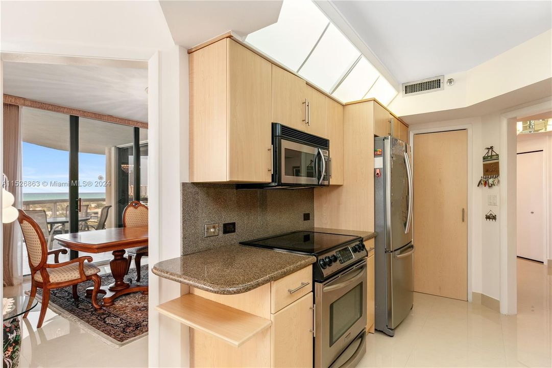 Recently Sold: $765,000 (2 beds, 2 baths, 1936 Square Feet)