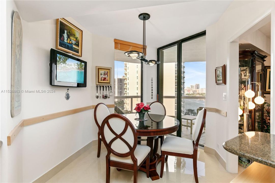 Recently Sold: $765,000 (2 beds, 2 baths, 1936 Square Feet)