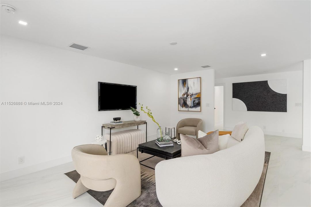 Recently Sold: $2,090,000 (4 beds, 4 baths, 3073 Square Feet)