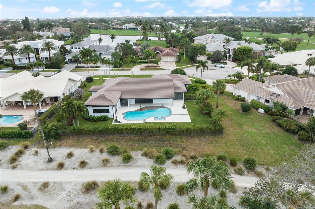 Recently Sold: $2,090,000 (4 beds, 4 baths, 3073 Square Feet)